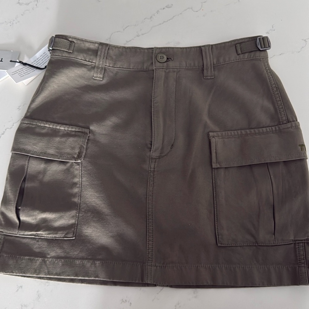 Aritzia NWT TNA skirt